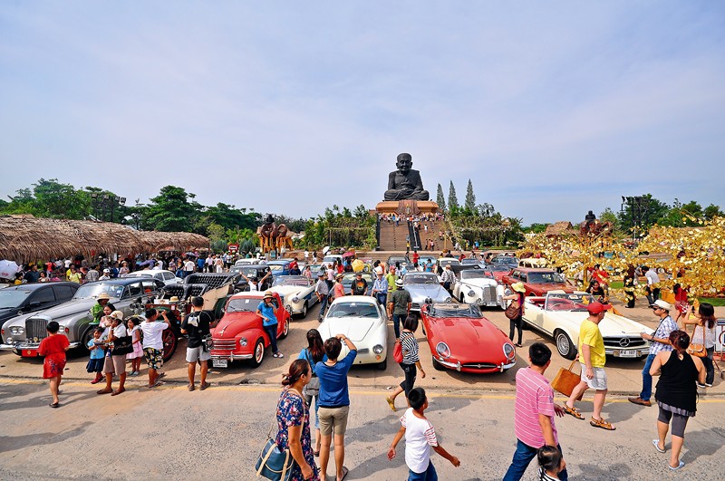 10th Hua Hin Vintage Car Parade