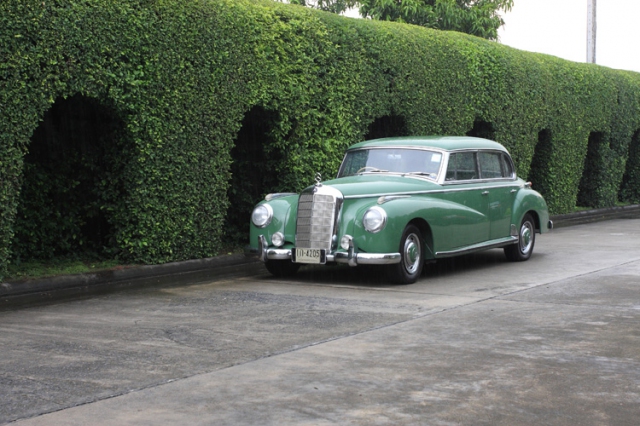 Mercedes-Benz 300c Saloon