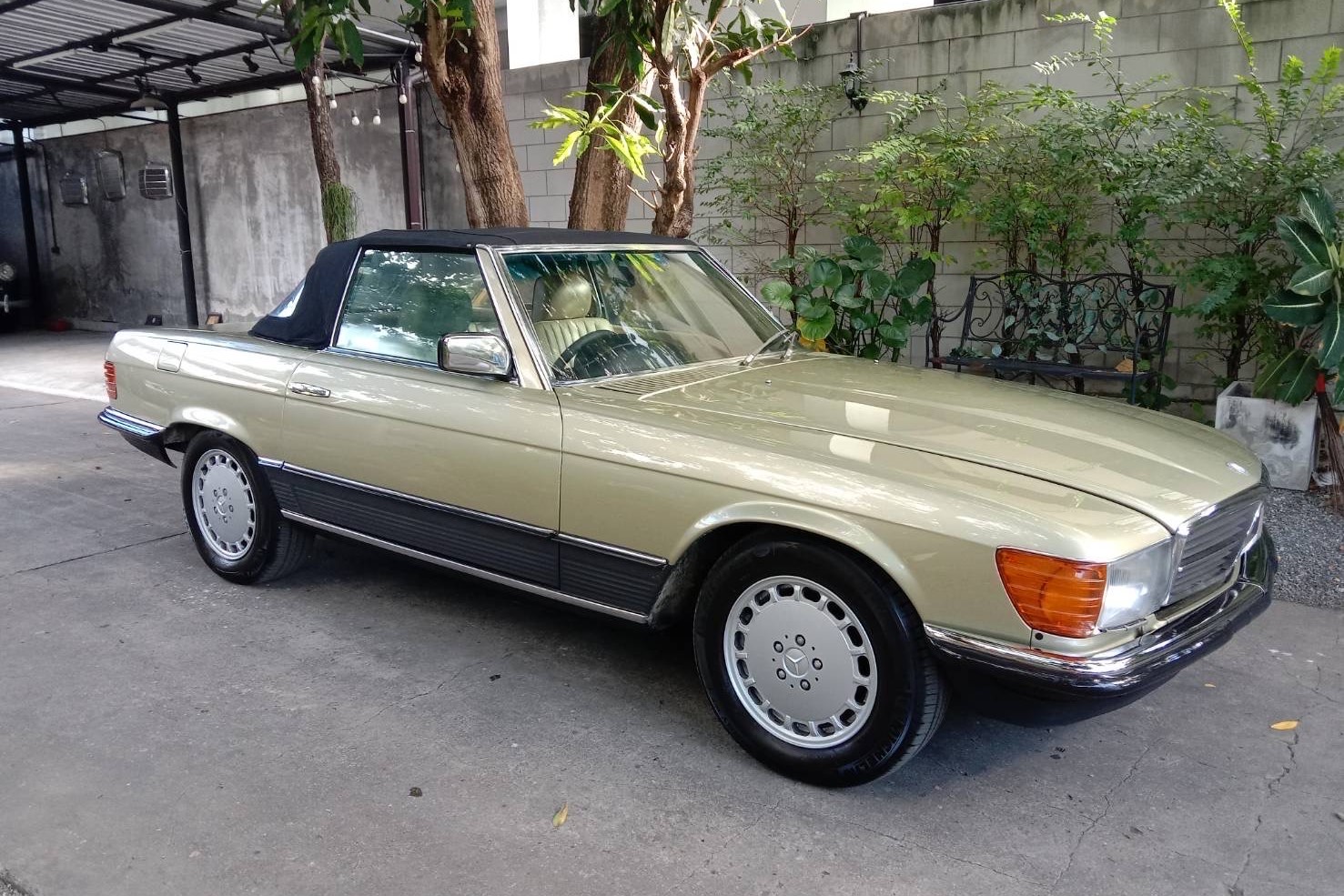 MERCEDES-BENZ R107 500SL