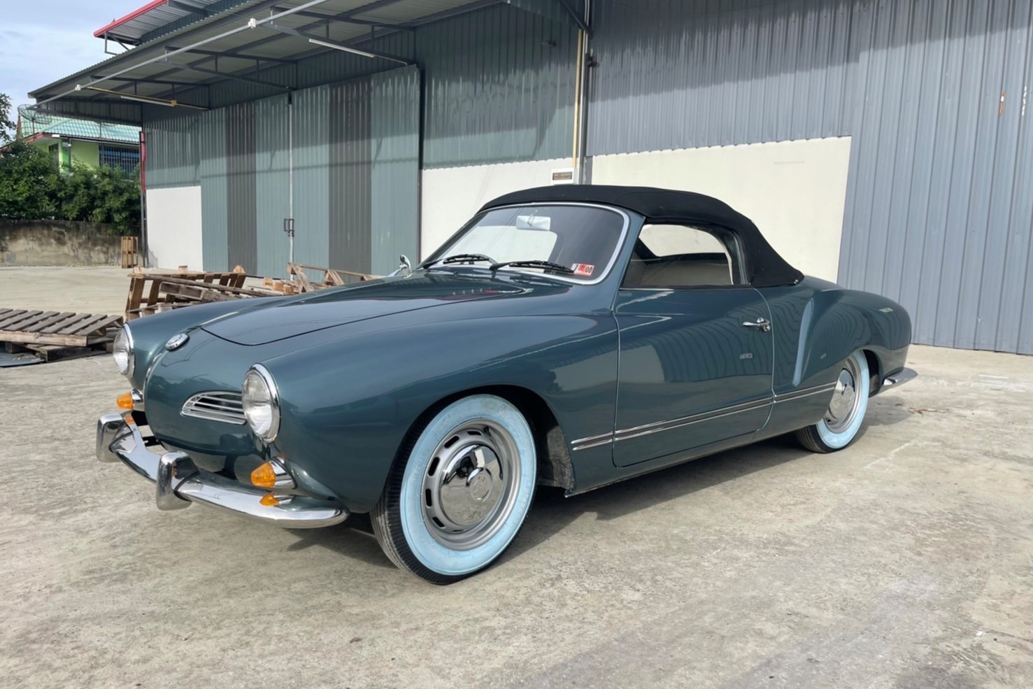 VOLKSWAGEN Karmann Ghia