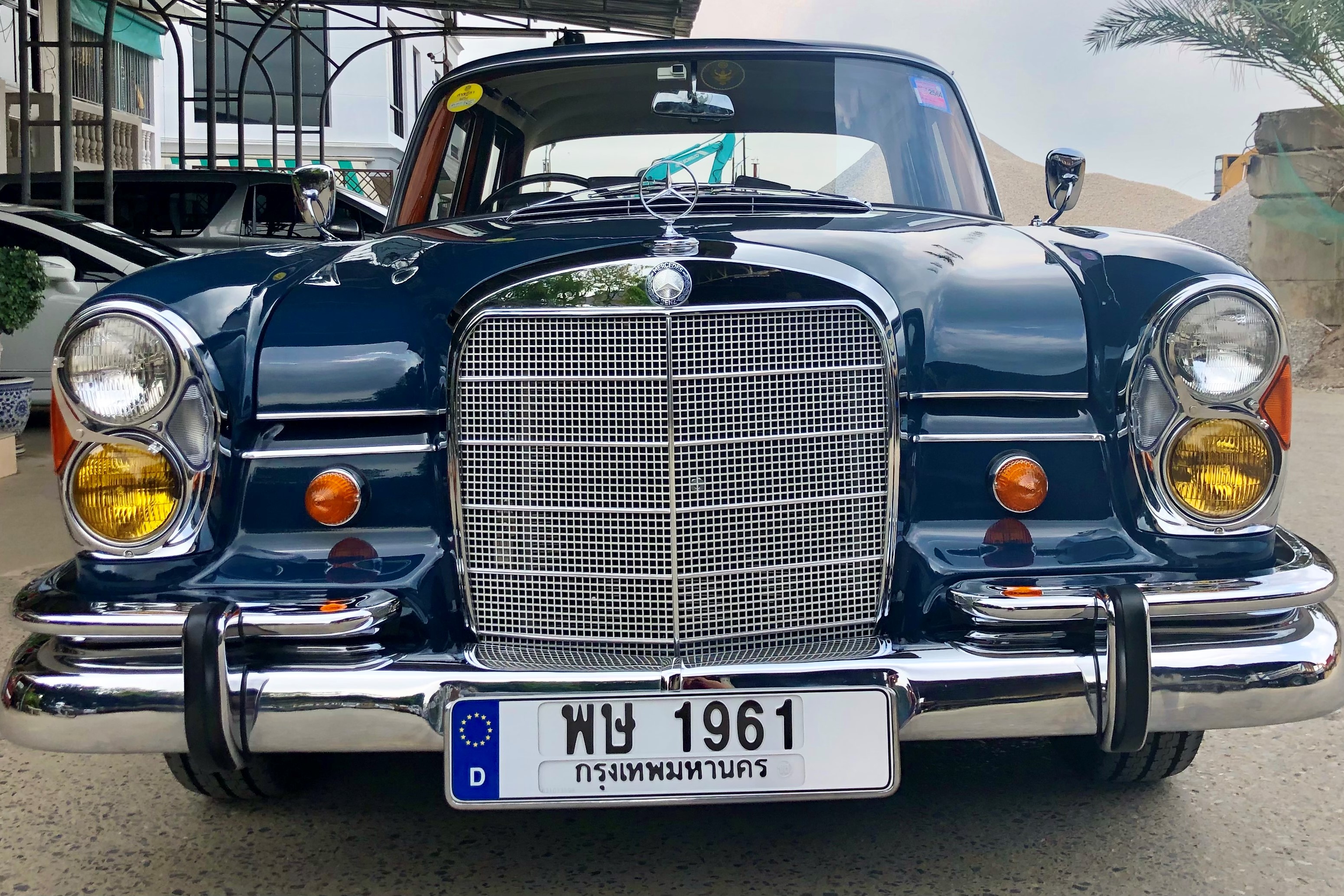 MERCEDES-BENZ W111 