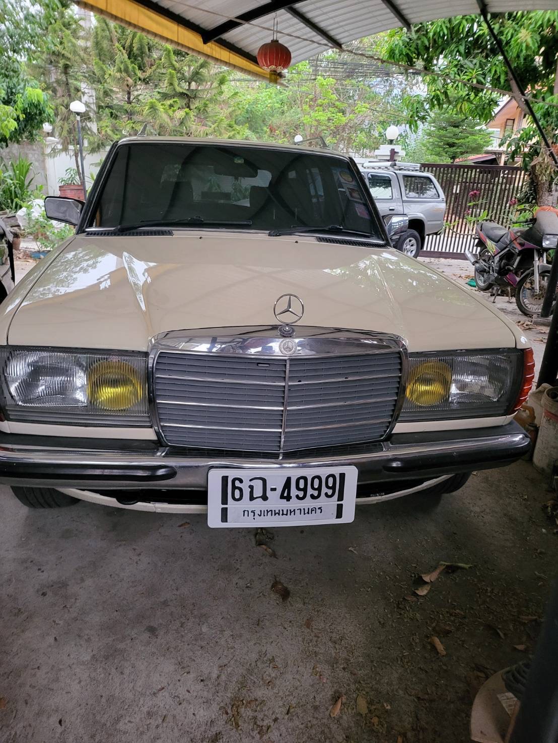 MERCEDES-BENZ W123 300TD